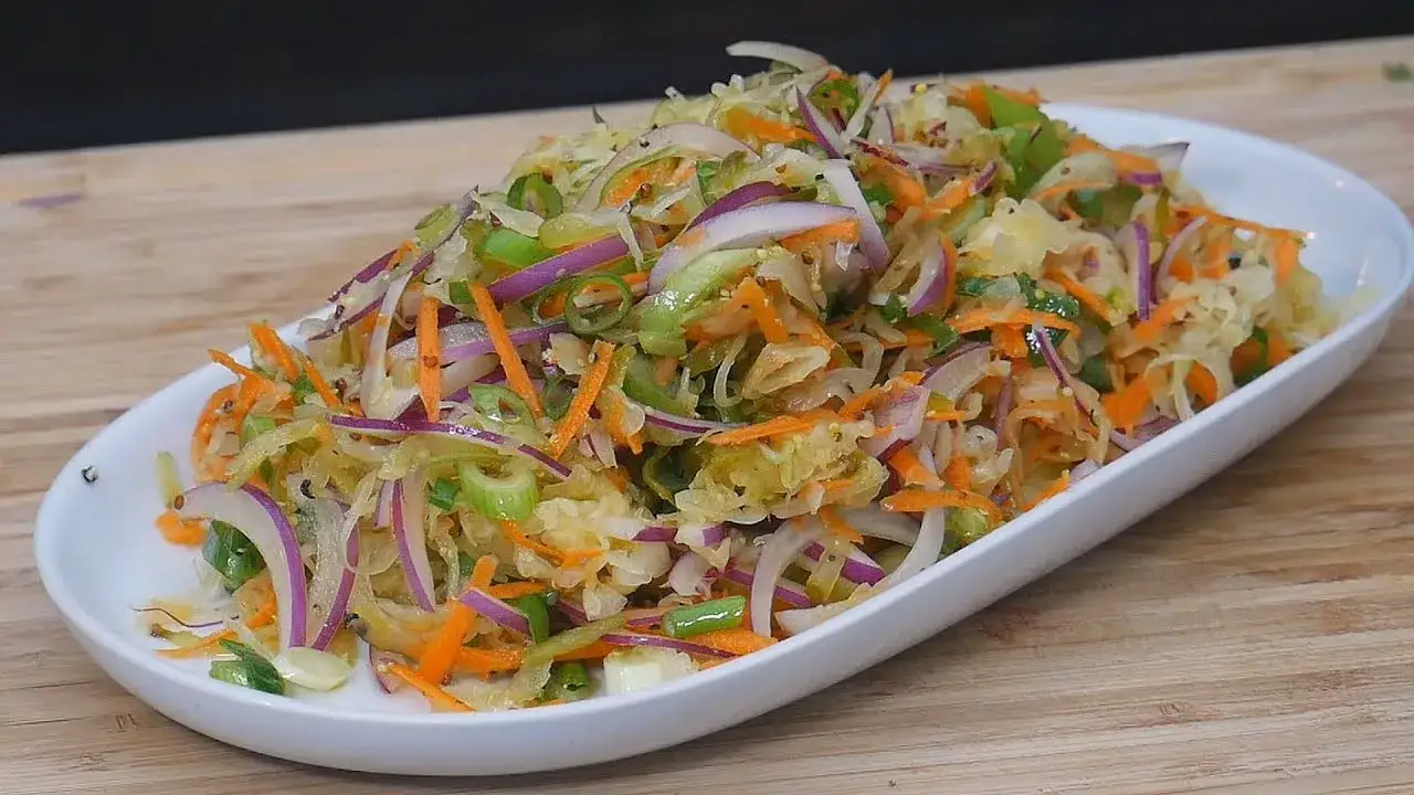 Jakie mięso do surówki z kiszonej kapusty – idealne połączenia smaków