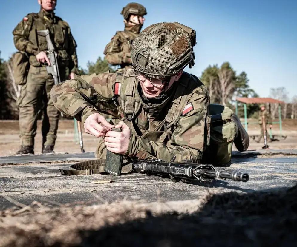 Wojsko po studiach cywilnych: Jak zdobyć stopień oficerski?