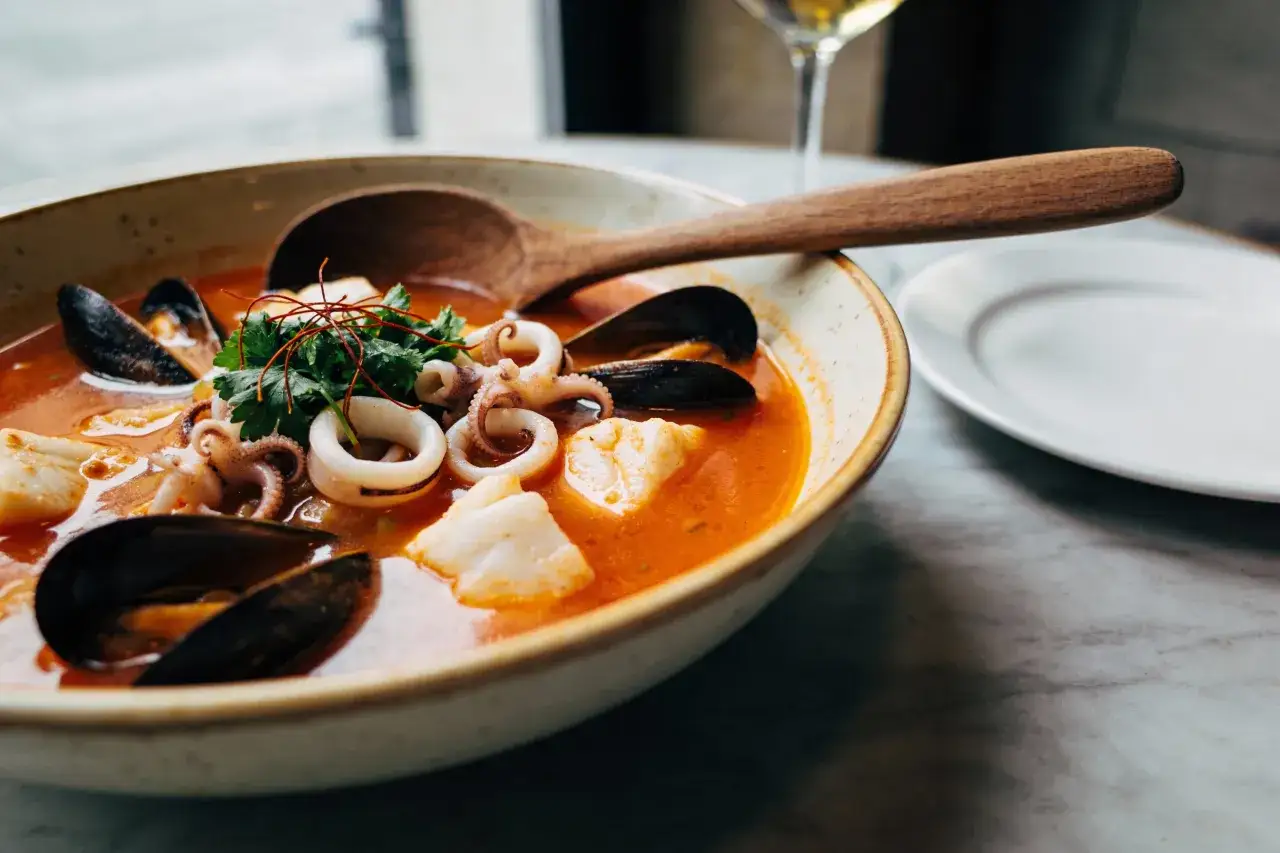 Soupe de poisson maison : le secret des chefs pour une saveur unique