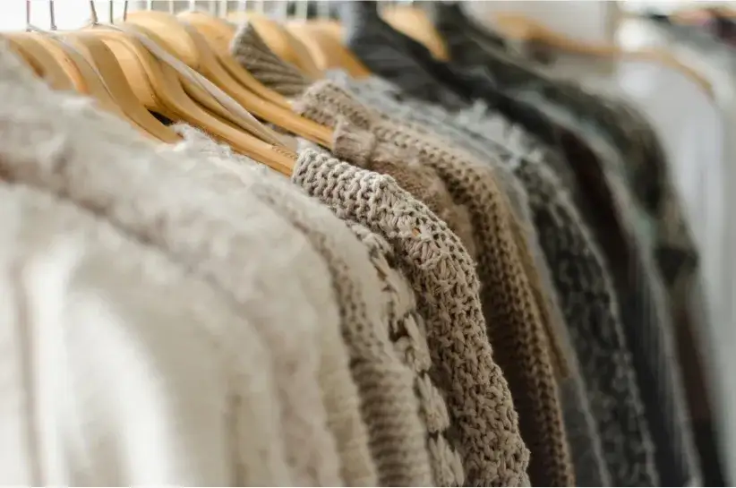 Sfilcowany sweter? Uratuj go! 5 domowych metod i zapobieganie