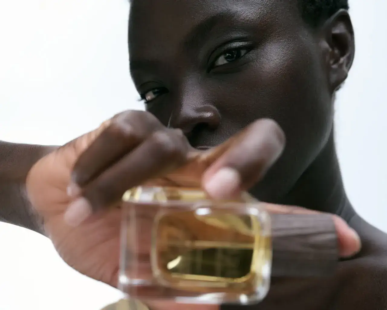 Parfum und Deo: So kombinieren Sie Düfte richtig für langanhaltenden Frische