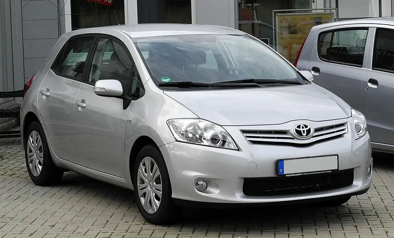 Toyota Auris: Ile litrów paliwa mieści bak? Sprawdź pojemność
