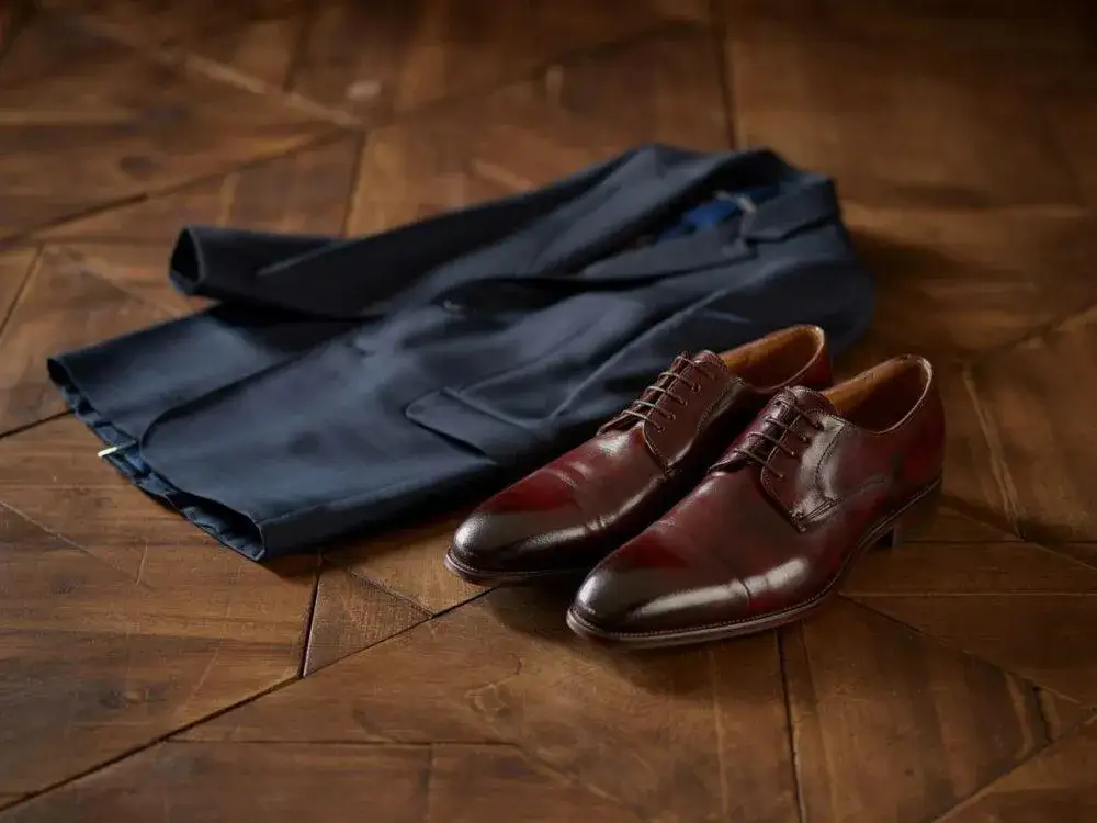 Modne bordowe buty męskie: zaskakujące stylizacje, które pokochasz