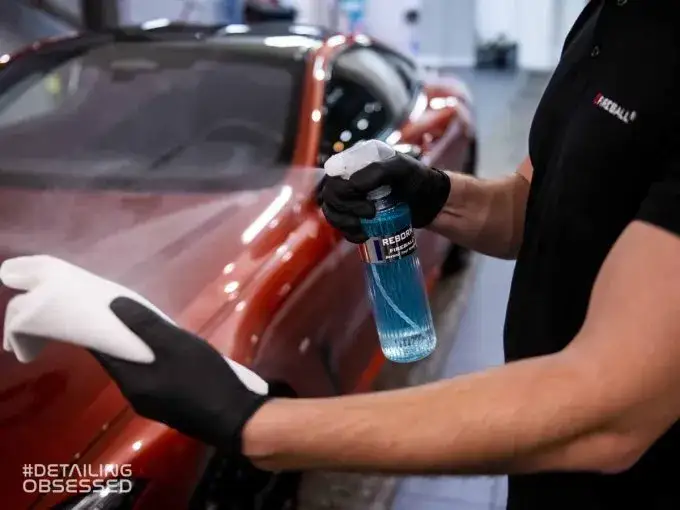 Woskowanie samochodu krok po kroku: Lśniący lakier bez smug!