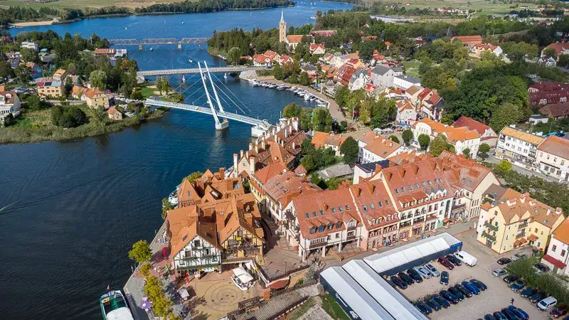 Mikołajki: Gdzie leżą i dlaczego to żeglarska stolica Polski?