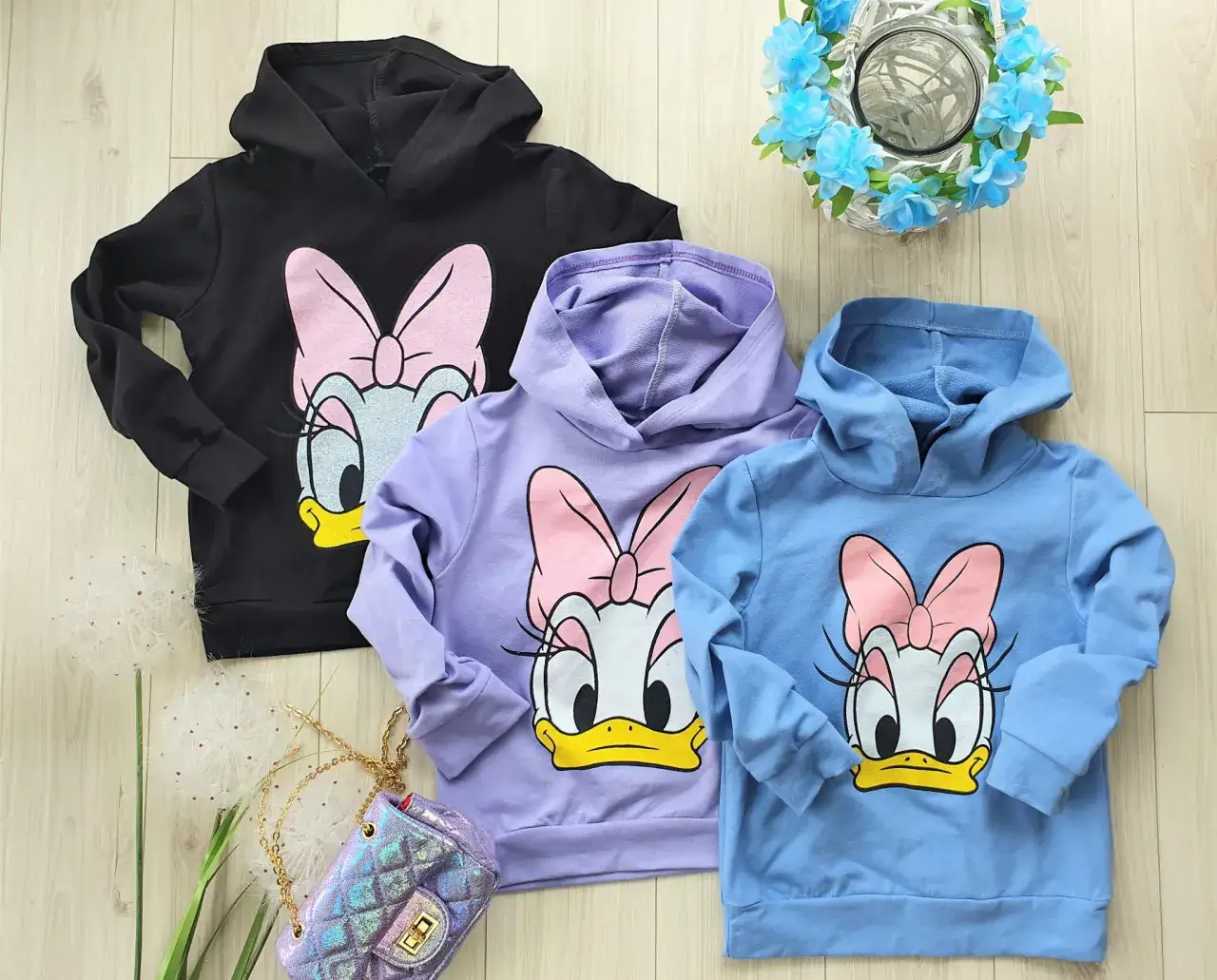 Niebieska bluza dla dziewczynki – wygodne i stylowe opcje na każdą okazję