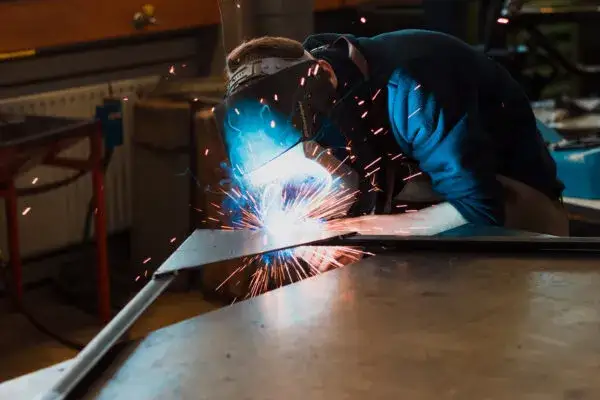 Ile zarabia spawacz w Danii? Zaskakujące wyniki i możliwości pracy