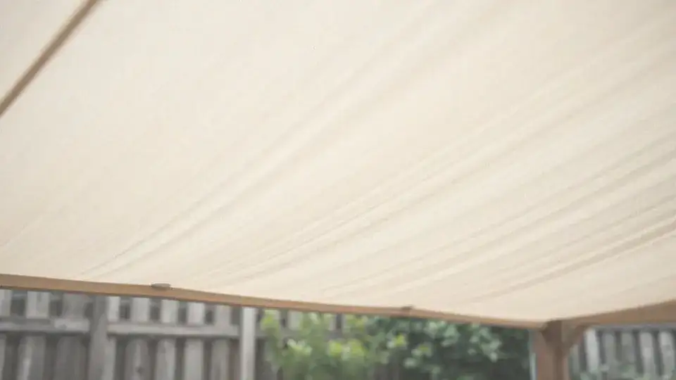 Co na dach altanki - najlepsze materiały i ich wady oraz zalety