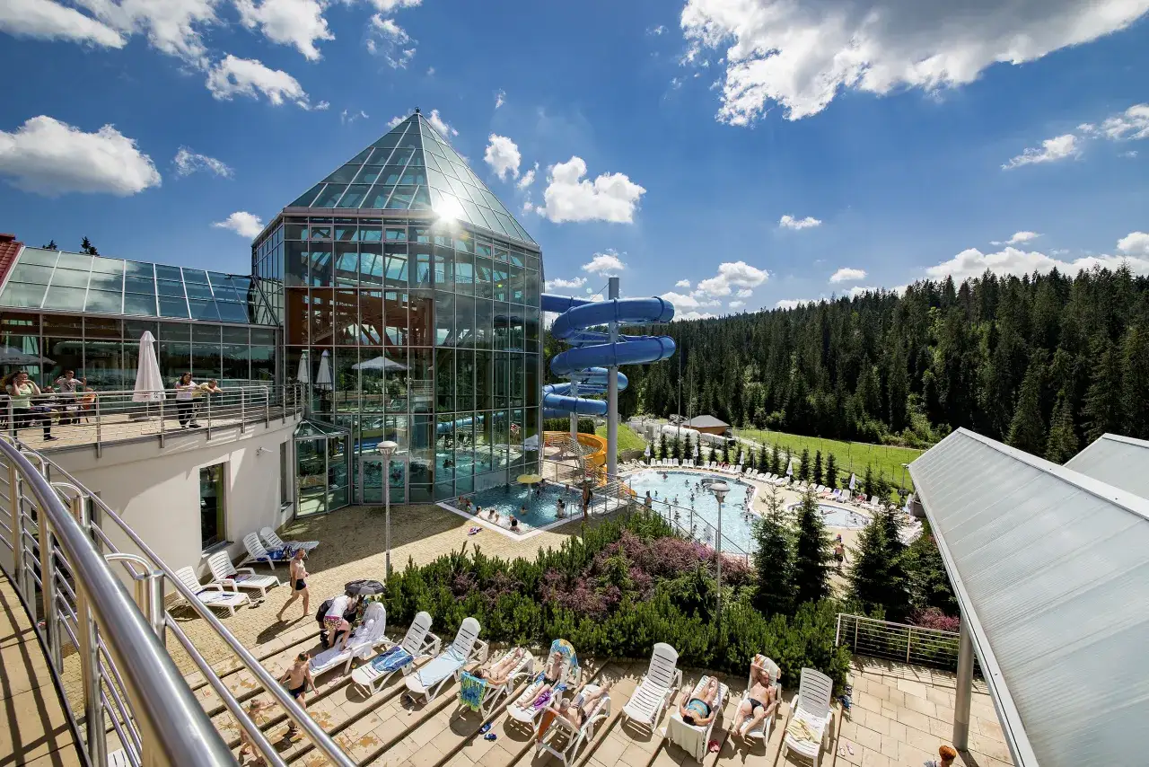 Termy BUKOVINA: Odkryj SPA, baseny i góralskie łospary