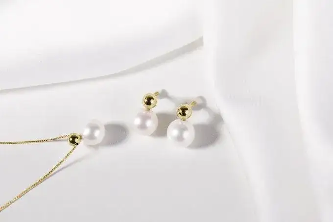 Czy perły są wegańskie? Odkryj, dlaczego naturalne nie są