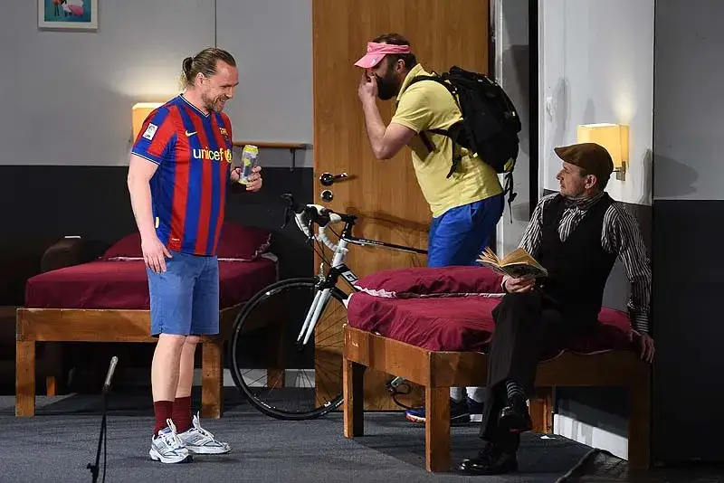 Chłopaki z żelaza spektakl - co musisz wiedzieć o tej komedii?