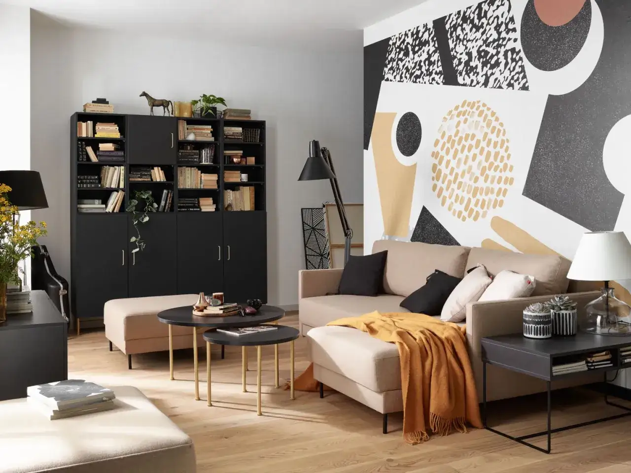 Co na ścianę w salonie? Odkryj stylowe pomysły na dekoracje