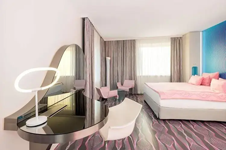 nhow Berlin: Europas erstes Musikhotel Ihr Guide & Buchungstipps