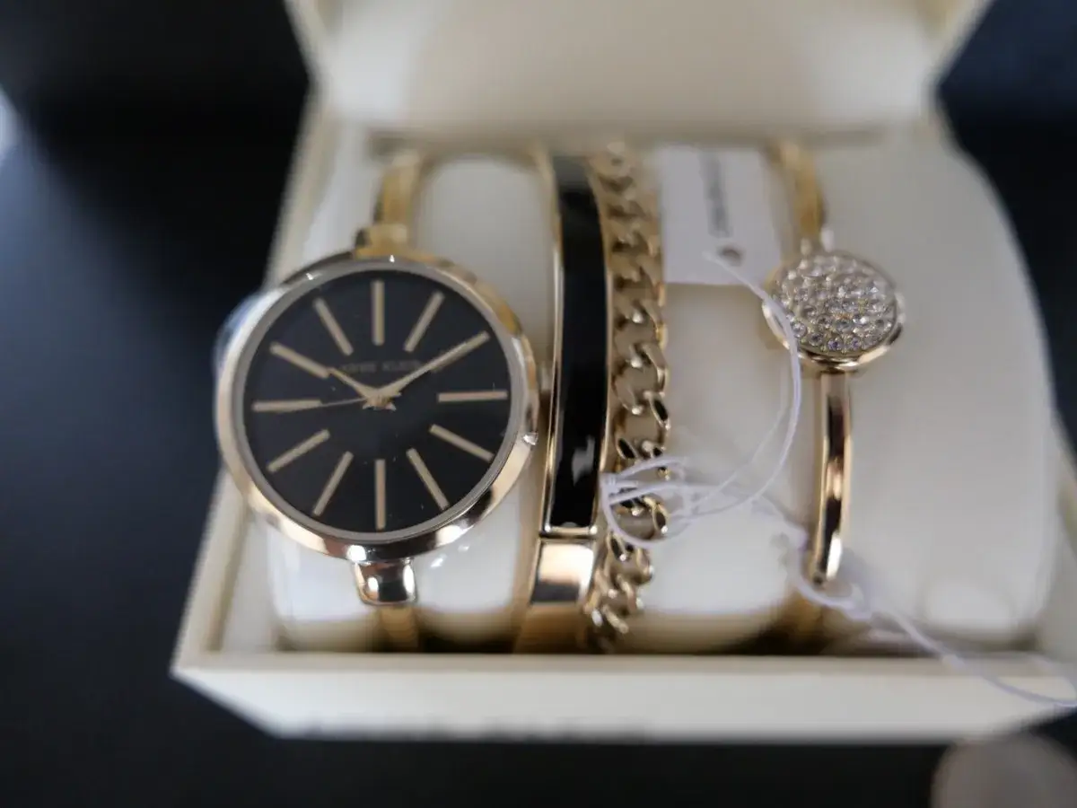 Zegarek damski Anne Klein Swarovski Crystal – elegancja i styl w jednym