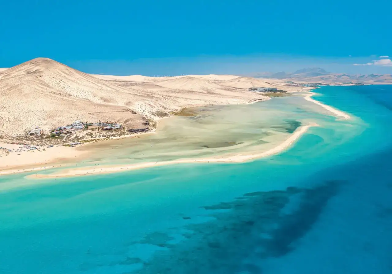 Gdzie polecieć w marcu? Odkryj ciepłe miejsca na wakacje