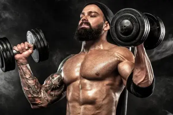 Najlepsze ćwiczenia na barki, które wzmocnią Twoje mięśnie i poprawią formę