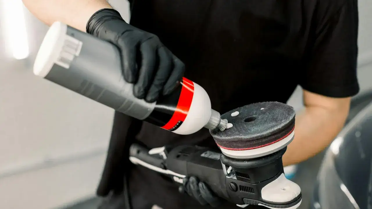 Polerka samochodowa: Jak wybrać idealną dla amatora?