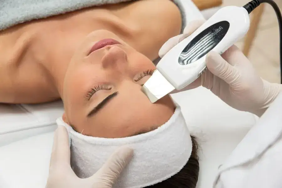 Derma spa: najlepsze zabiegi i produkty, które odmienią Twoją skórę