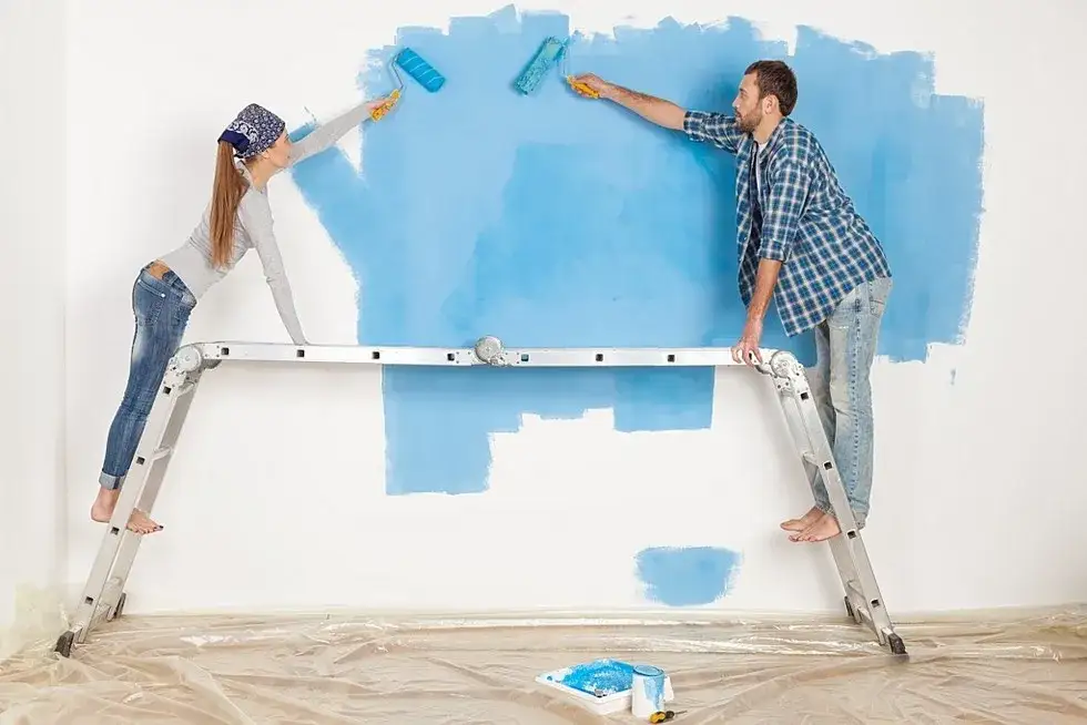 Kiedy malować mieszkanie? Poznaj najlepsze pory i warunki do malowania