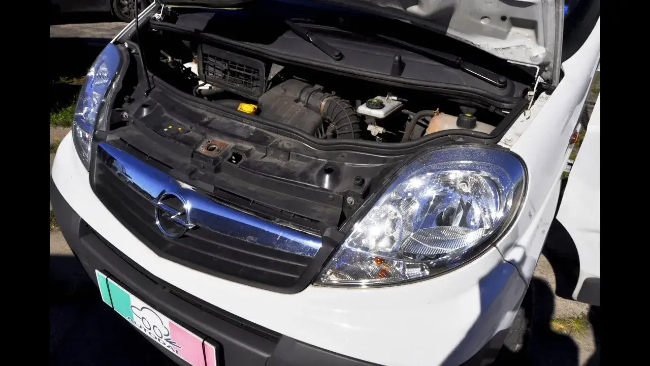 Gdzie podłączyć kable rozruchowe Opel Vivaro – uniknij błędów przy rozruchu