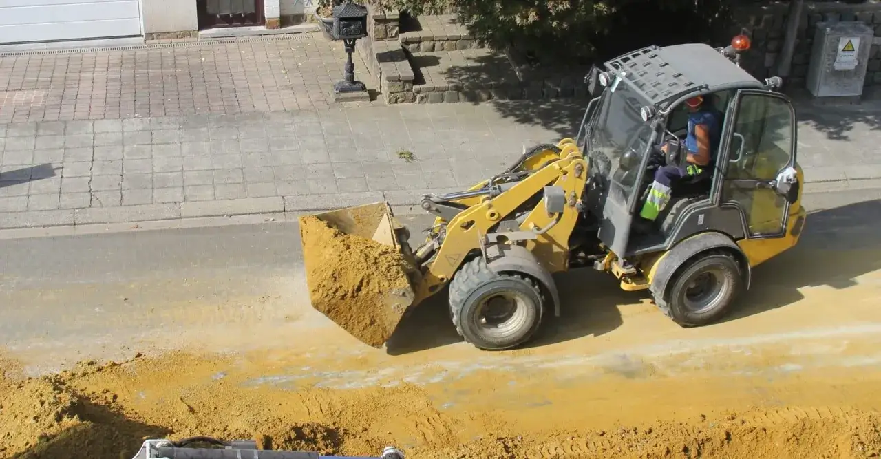 Ile kosztuje wynajem koparki bez operatora? Ceny, które zaskakują