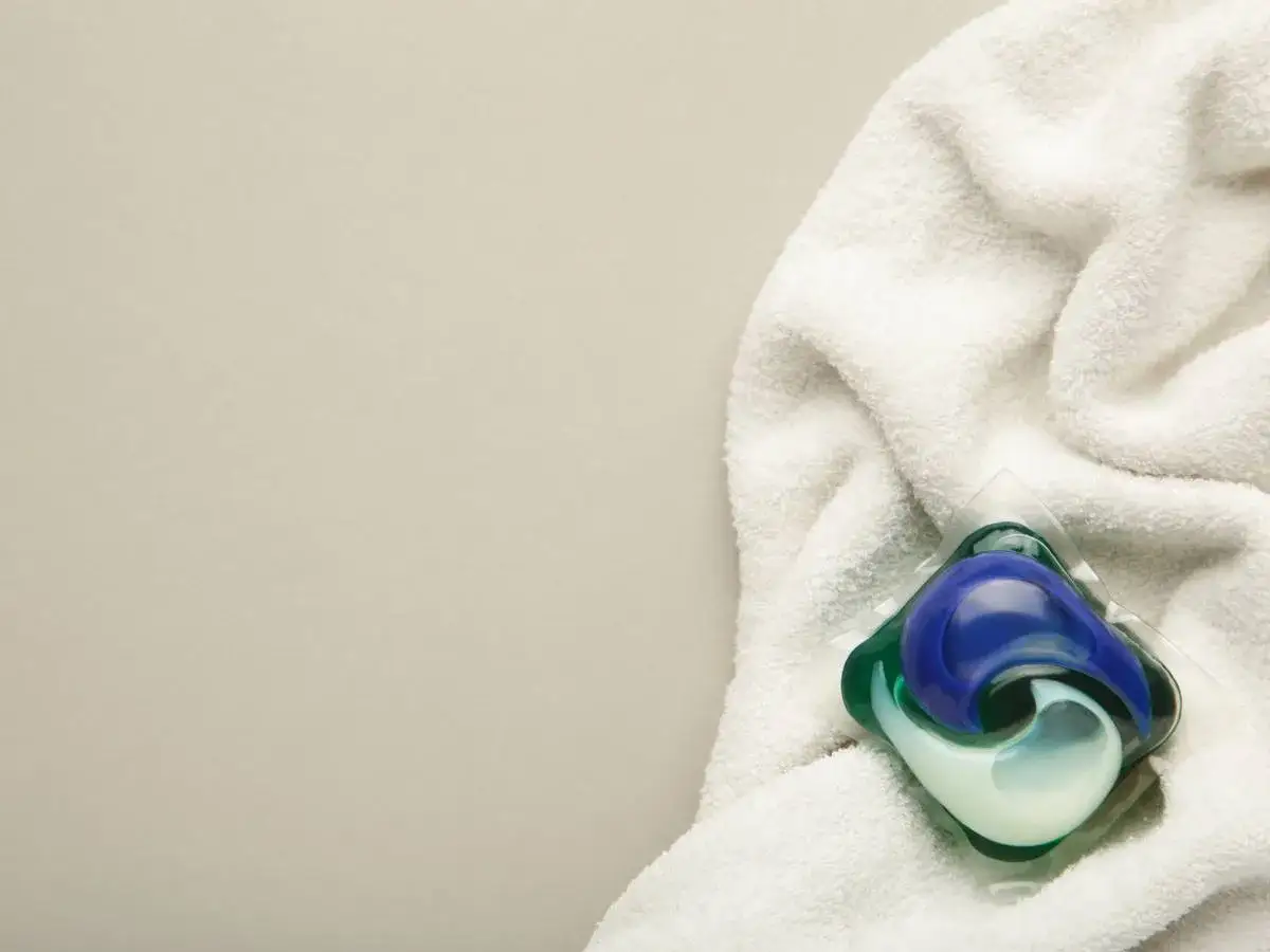 Kapsułki do prania czy dodawać płyn do płukania? Oto co musisz wiedzieć