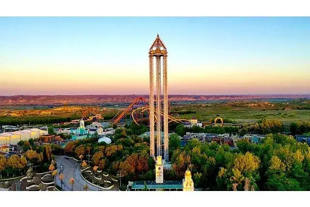 La Lanzadera del Parque de Atracciones: emoción y seguridad en cada caída