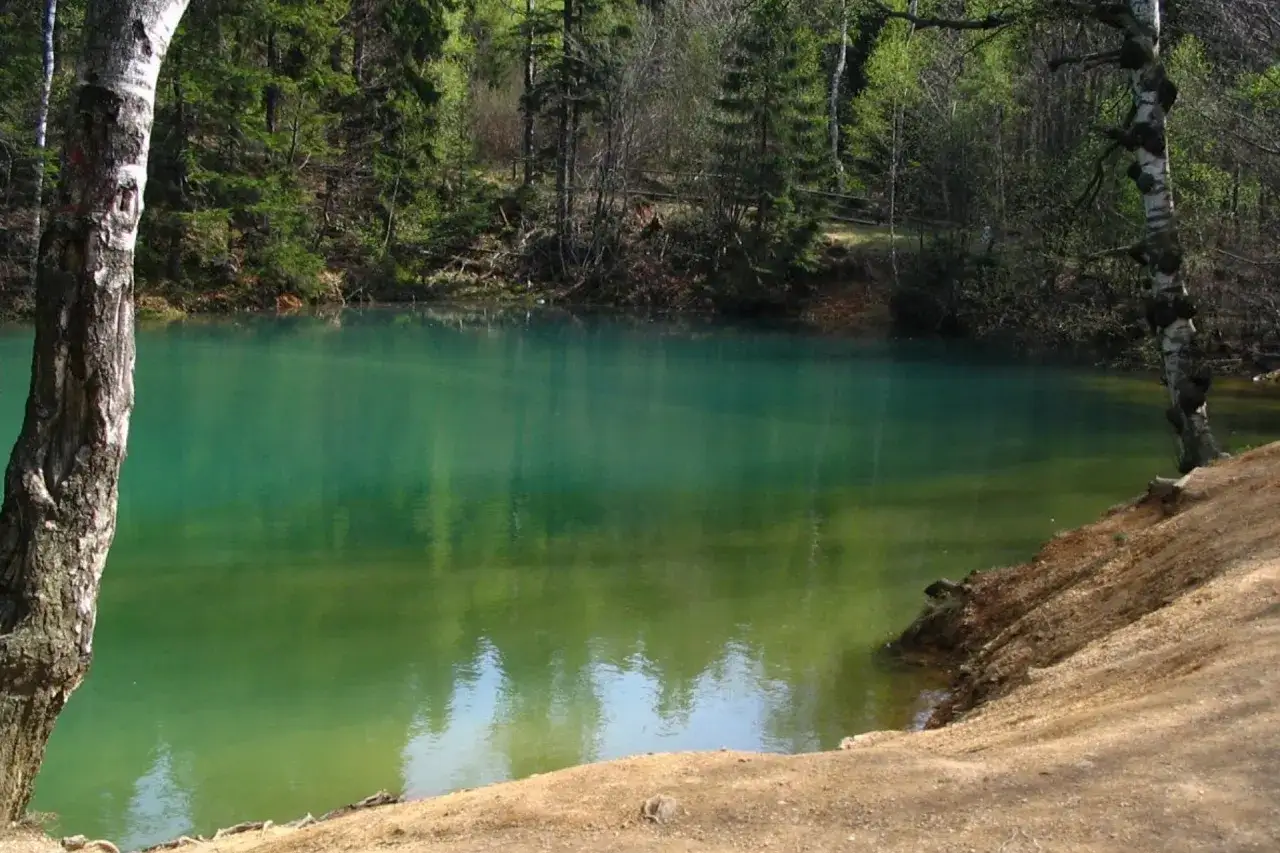 Kolorowe jeziorka kiedy najlepiej jechać, aby nie przegapić piękna