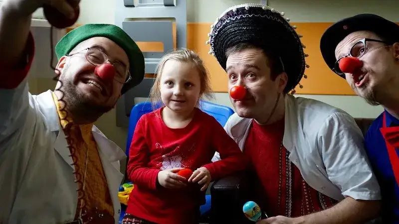 Czerwone Noski: Opinie o klownach medycznych w szpitalach
