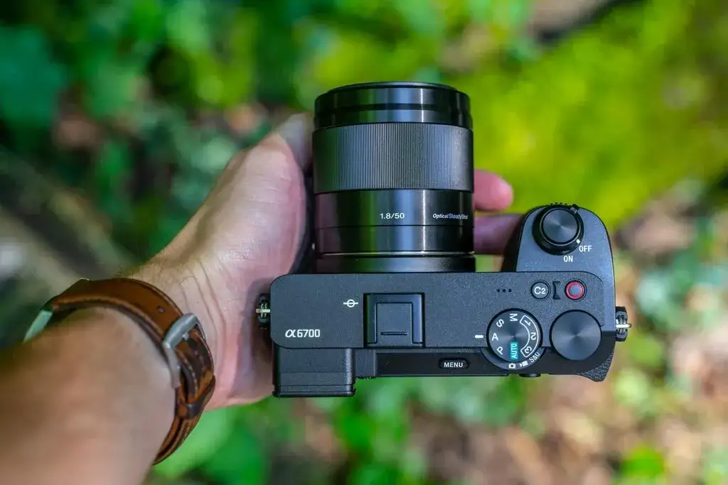 Smartfon czy lustrzanka? Który aparat wybrać do fotografii w 2024?