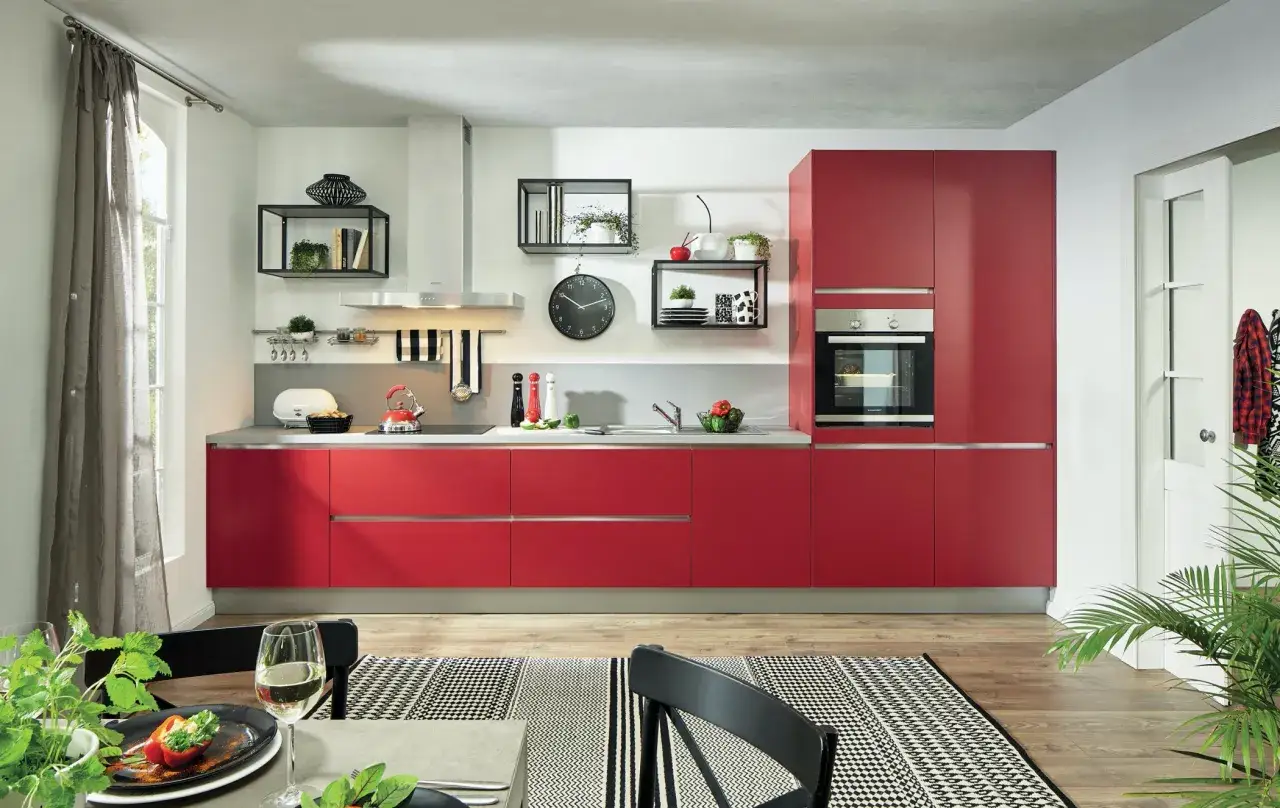 Najlepsze kolory ścian do czerwonej kuchni, które złagodzą intensywność