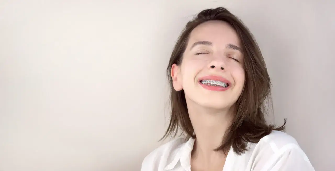 Ból zębów po aparacie? Szybka ulga i sprawdzone sposoby!