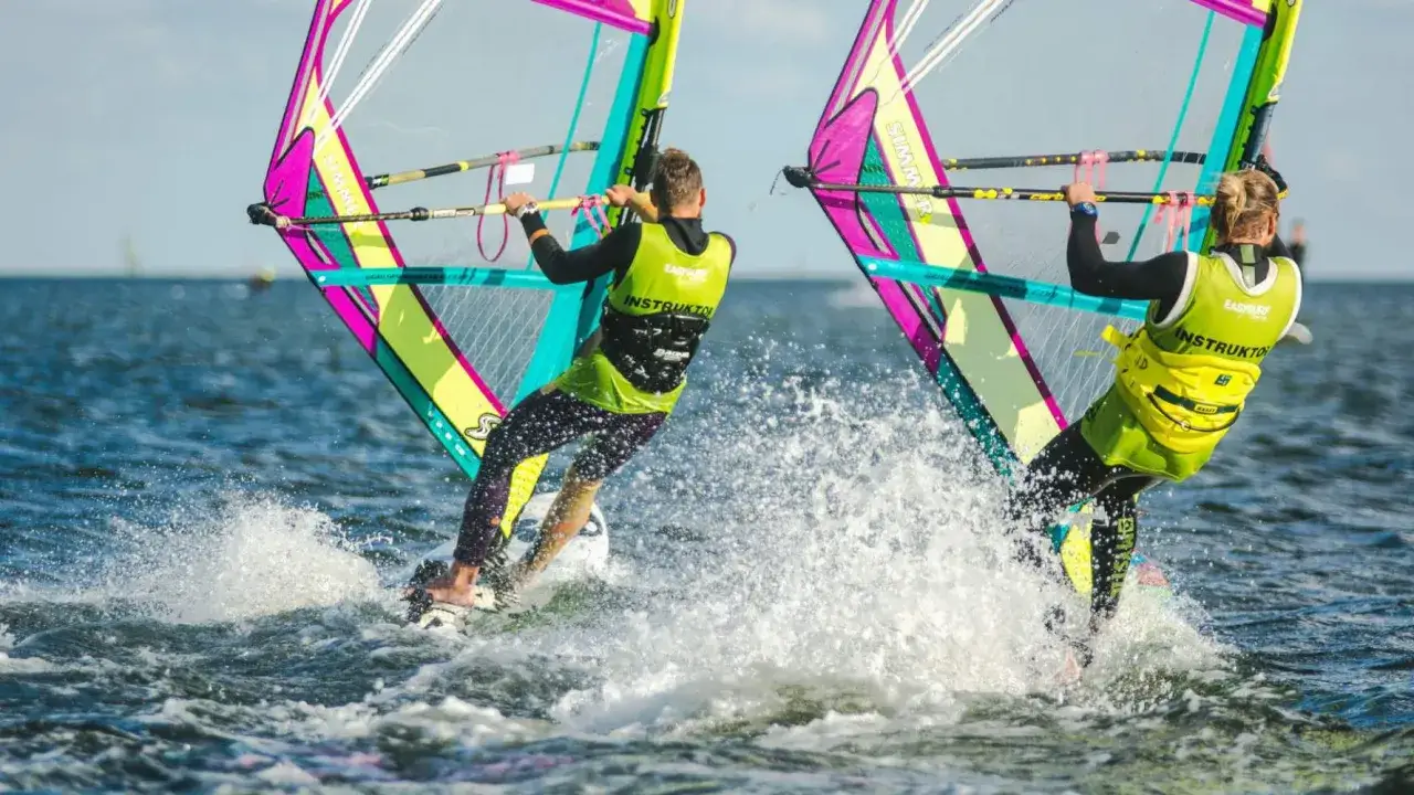 Windsurfing: Ile trwa nauka? Odpowiadam jako instruktor!