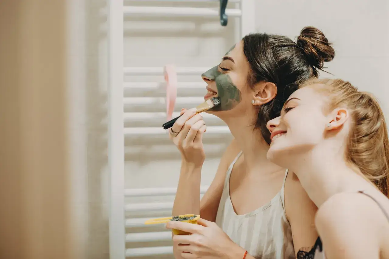 Najpierw peeling czy maseczka - odkryj najlepszą kolejność dla skóry