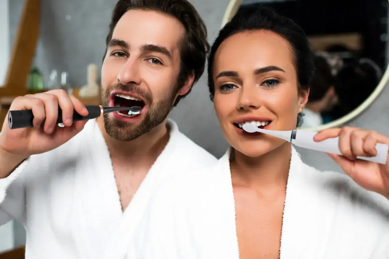 Szczoteczka soniczna: jak działa? Poznaj rewolucję w myciu zębów!