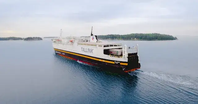 Ile płynie prom z Tallina do Helsinek? Sprawdź czas rejsu i opcje