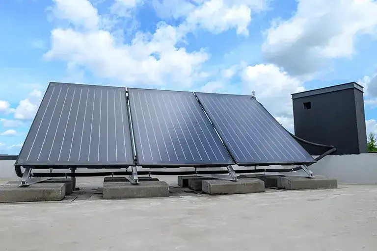 Elektrownie słoneczne: fotowoltaika vs kolektory słoneczne - co wybrać?