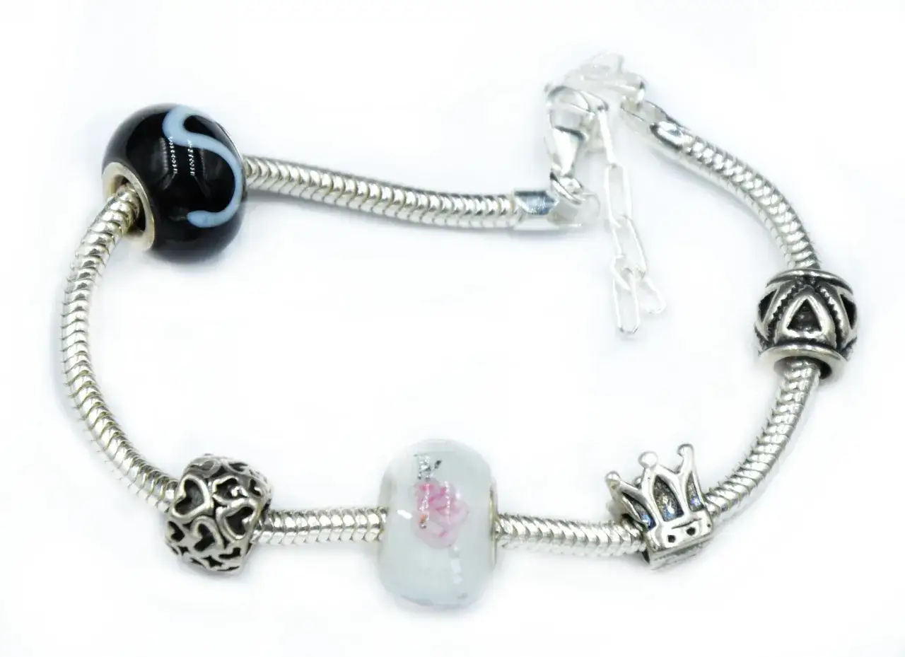 Bransoletka jak Pandora – tańsze alternatywy i wyjątkowe style