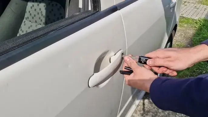 Jak otworzyć passata bez kluczyka? Sprawdzone metody na awarię
