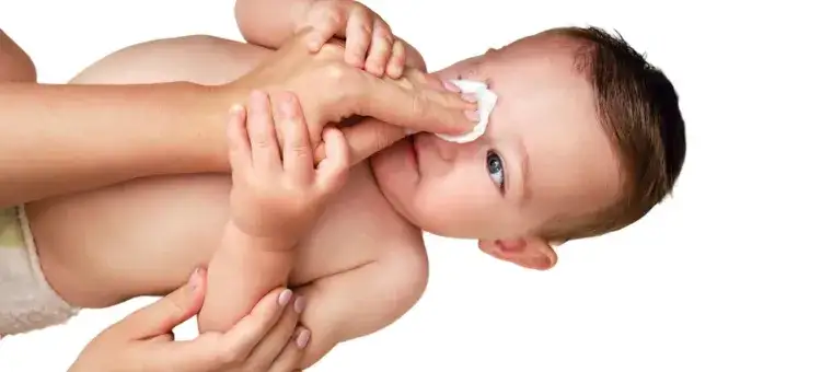 Jak długo przemywać oczy niemowlaka solą fizjologiczną? Praktyczny przewodnik