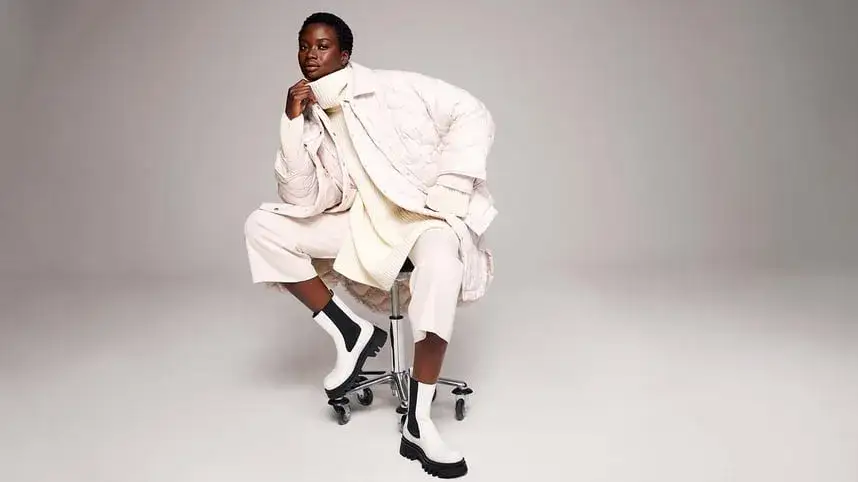 Białe kozaki: Hit sezonu! Jak je stylizować i uniknąć wpadki?