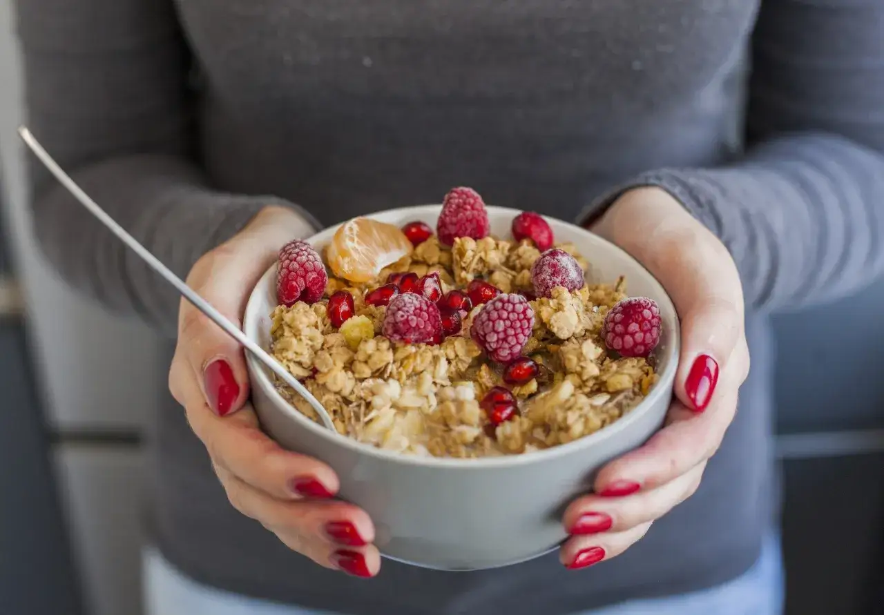 Czy płatki owsiane odchudzają? Sprawdź, jak mogą pomóc w diecie