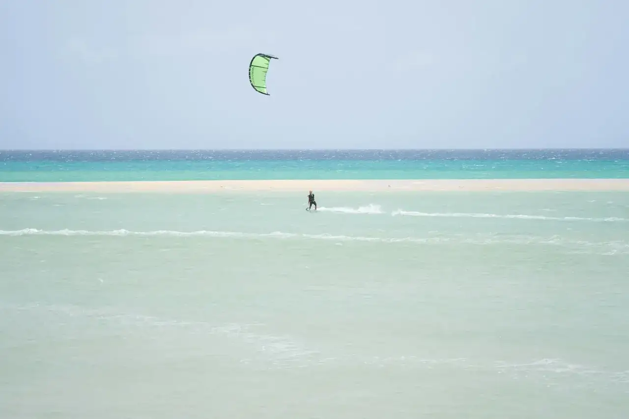 Kitesurfing w Europie: Przewodnik po najlepszych spotach