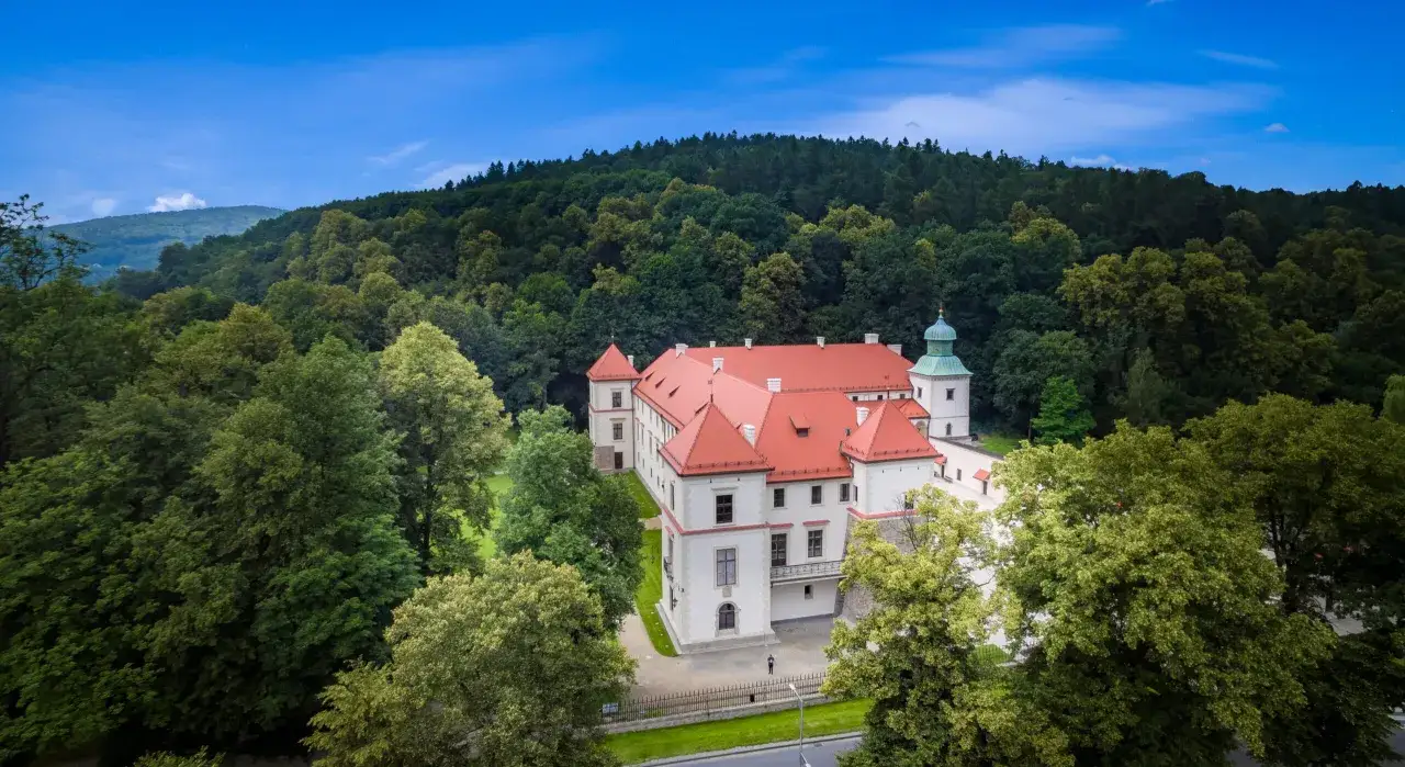 Najlepsze atrakcje w Suchej Beskidzkiej, które musisz zobaczyć