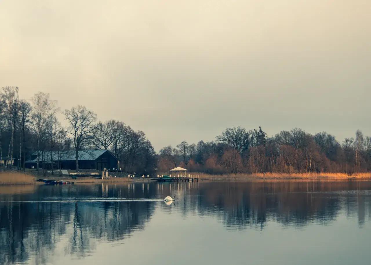 Jezioro Otomińskie - tajemnice, które musisz poznać i zobaczyć
