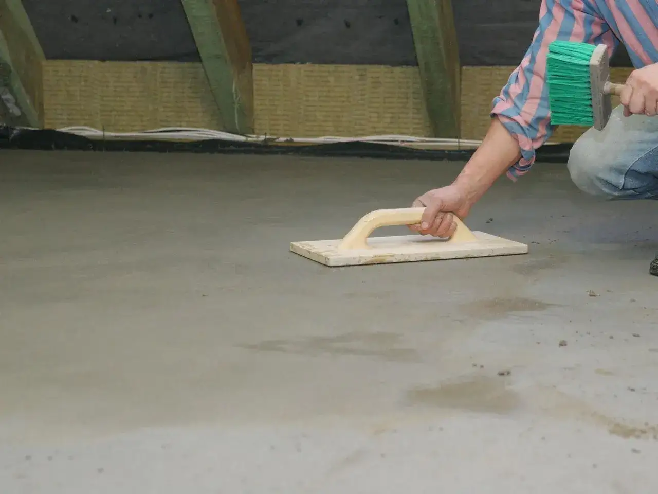 Jak zacierać beton, aby uniknąć pęknięć i osiągnąć idealne wykończenie