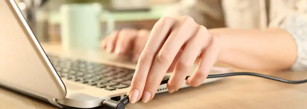 Pojemność baterii laptopa a czas pracy: co musisz wiedzieć, aby nie rozczarować się