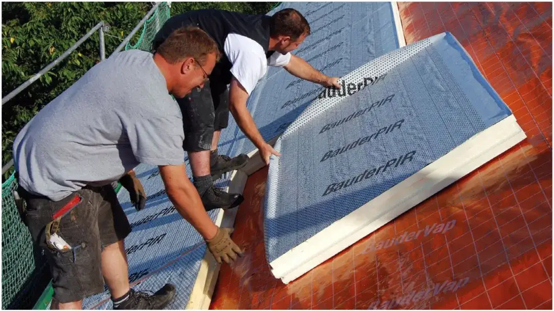 Jak chodzić po dachu bezpiecznie i uniknąć wypadków na dachu