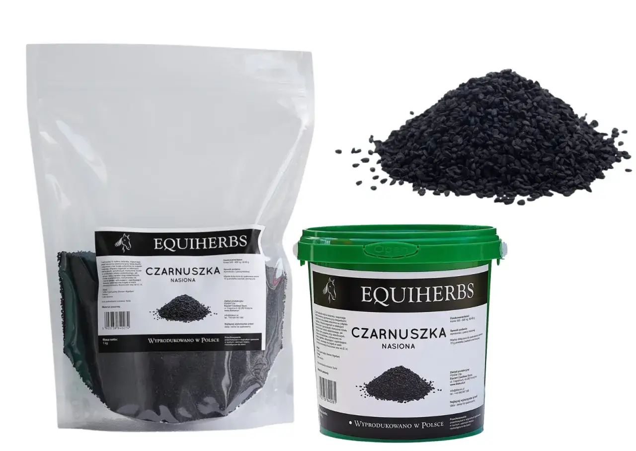 Opakowania i kupka nasion czarnuszki dla koni. Zdrowy dodatek dla Twojego wierzchowca.