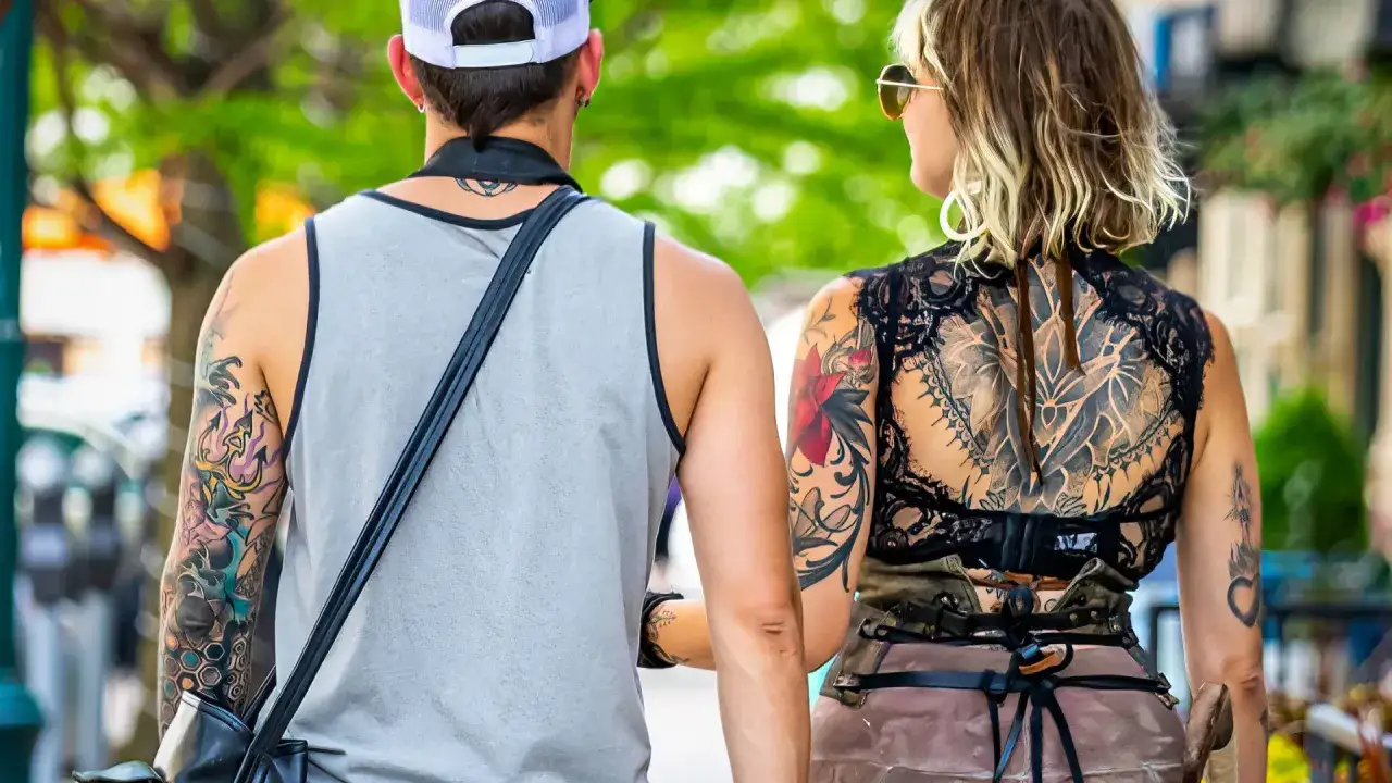 Czy tatuaż to grzech? Odkryj, jak Kościół katolicki ocenia tatuaże